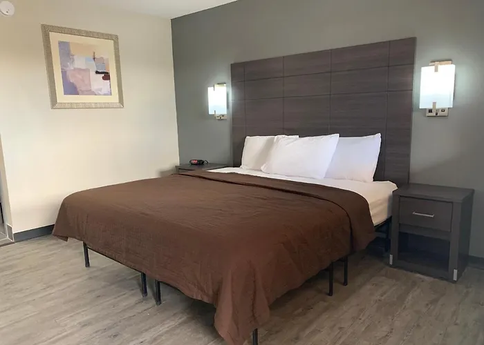 Crescent Park Motel & Suites